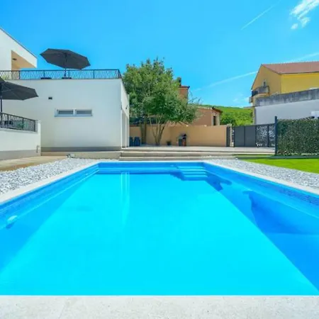 Dreamin With Heated Pool & Hot Tub Villa *