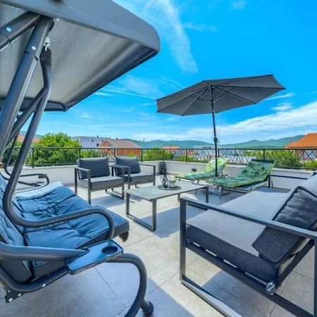 Dreamin With Heated Pool & Hot Tub