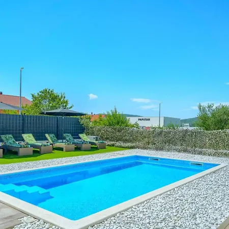 Dreamin With Heated Pool & Hot Tub Villa Kraj (Split)