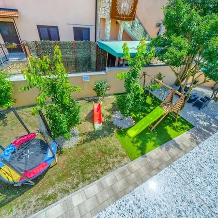 Dreamin With Heated Pool & Hot Tub Villa