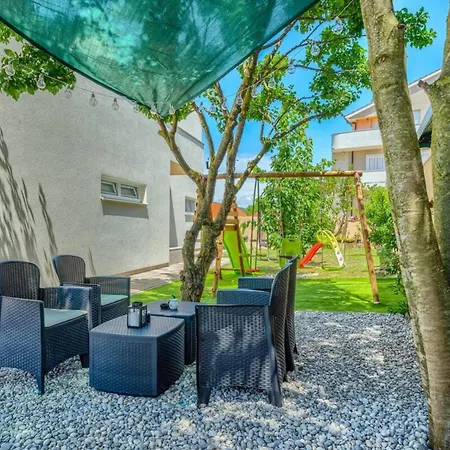 Villa Dreamin With Heated Pool & Hot Tub