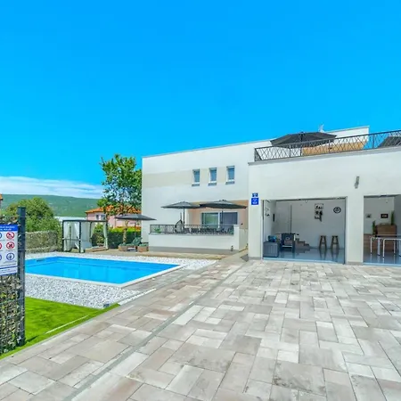 Dreamin With Heated Pool & Hot Tub *