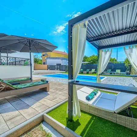 Dreamin With Heated Pool & Hot Tub Villa Kraj (Split)